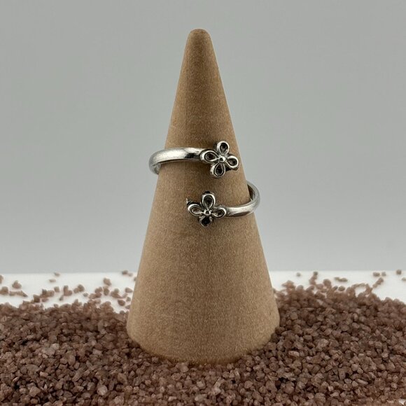 Silver Coloured Flower Split Ring - Picture 1 of 4
